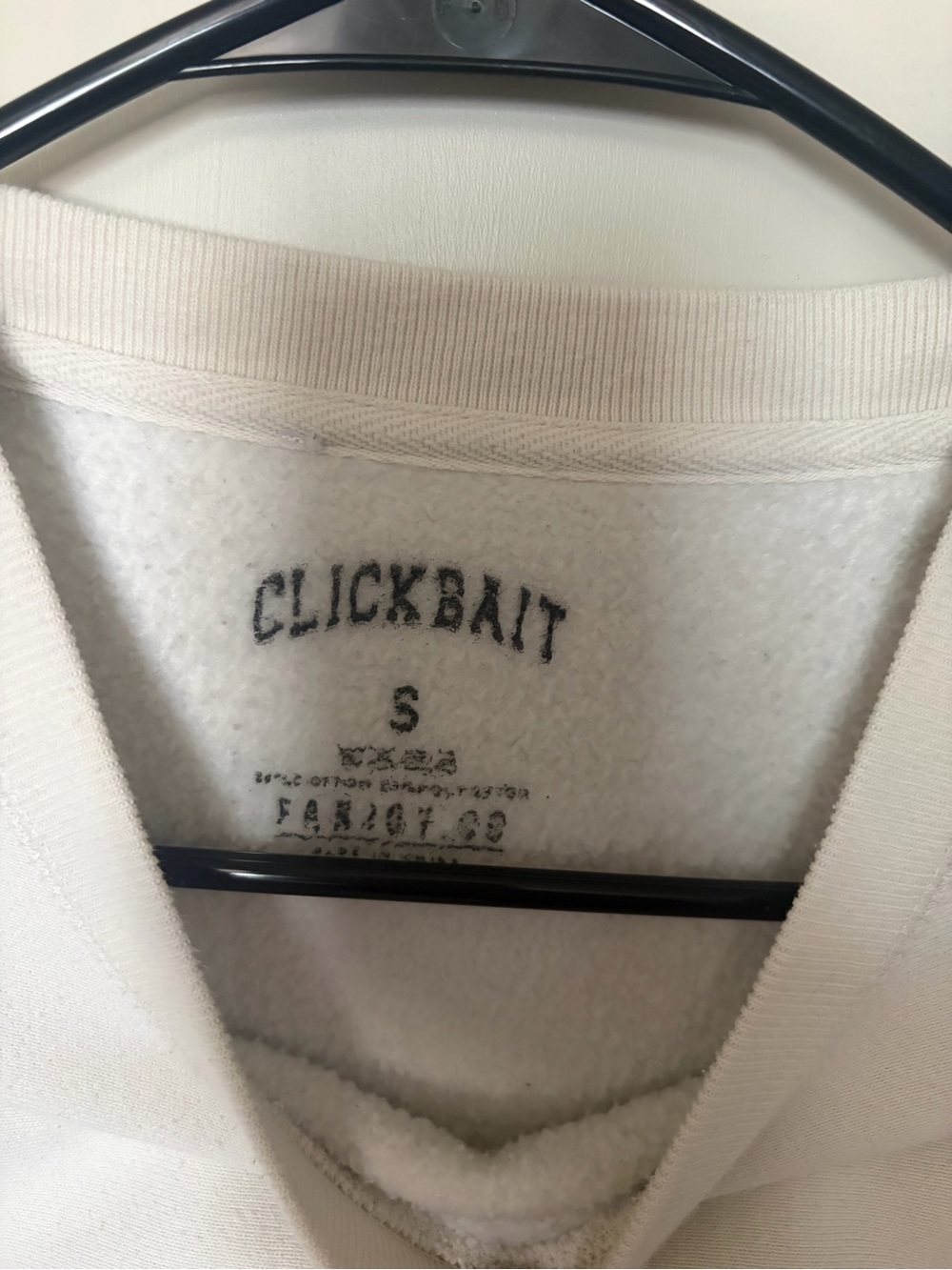 Cream Color Crewneck Clickbait - Picture 2 of 2